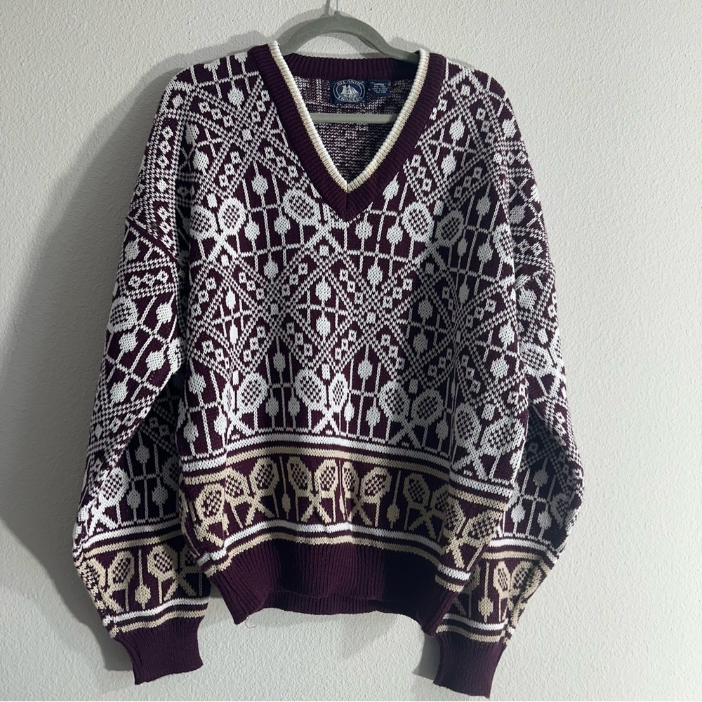 vintage Atlantic traders V-neck sweater men  tennis racket on the lower band.